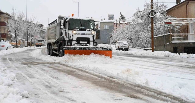 Isparta'da kar esareti: Taşımalı eğitime ara verildi