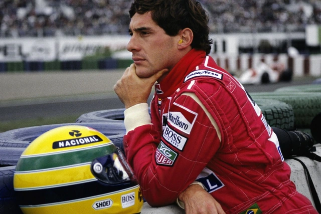 Efsanevi pilot Ayrton Senna'nın yarış tulumu satışa çıkarılacak