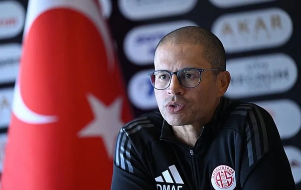 Alex de Souza yüreğini ortaya koydu: "Antalyaspor'da kalmaktan çok mutluyum"