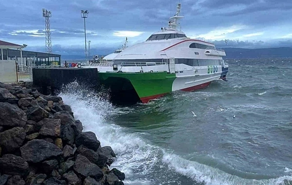 Fırtına, Bursa-İstanbul deniz ulaşımını felç etti