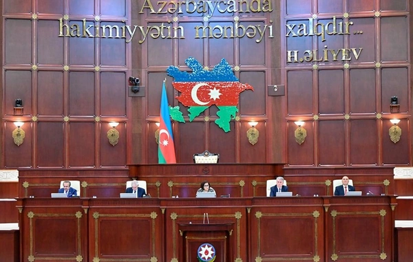 Parlament Azərbaycan diplomatları və ailə üzvləri üçün güzəştlərə "hə" dedi