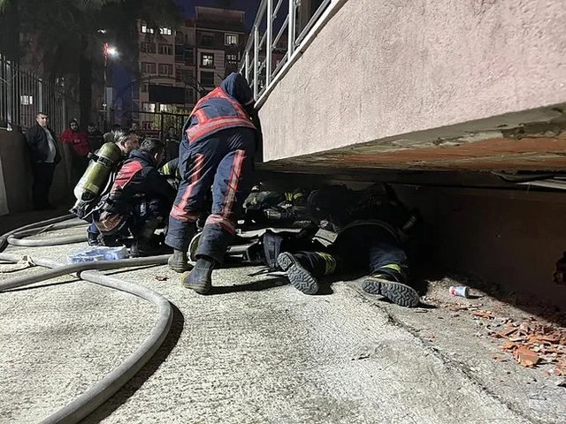 Gelinlikçide yangın çıktı: İki çalışan alevler arasında mahsur kaldı