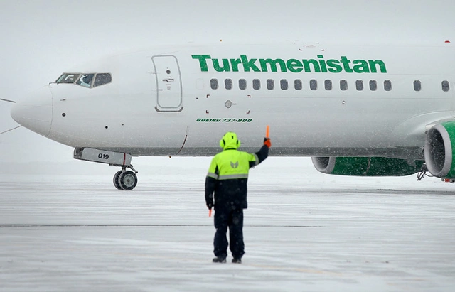 Türkmənistan Moskvaya uçuşları dayandırdı