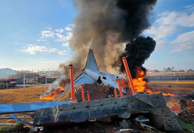 В Южной Корее разбился пассажирский самолет: 62 погибших