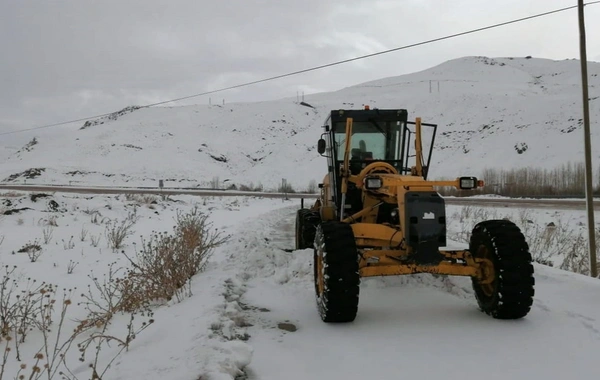 Doğu'nun incisi Van'da hayat dondu: 163 yerleşim yerinin yolu kapandı