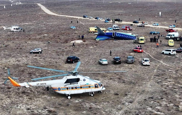 Özbek pilotlar AZAL'ın kazada hayatını kaybeden yolcularının anısını andılar