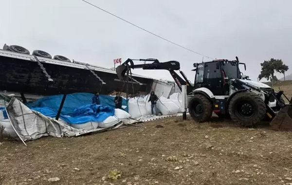 Afyonkarahisar'da kaza: 27 ton şeker telef oldu