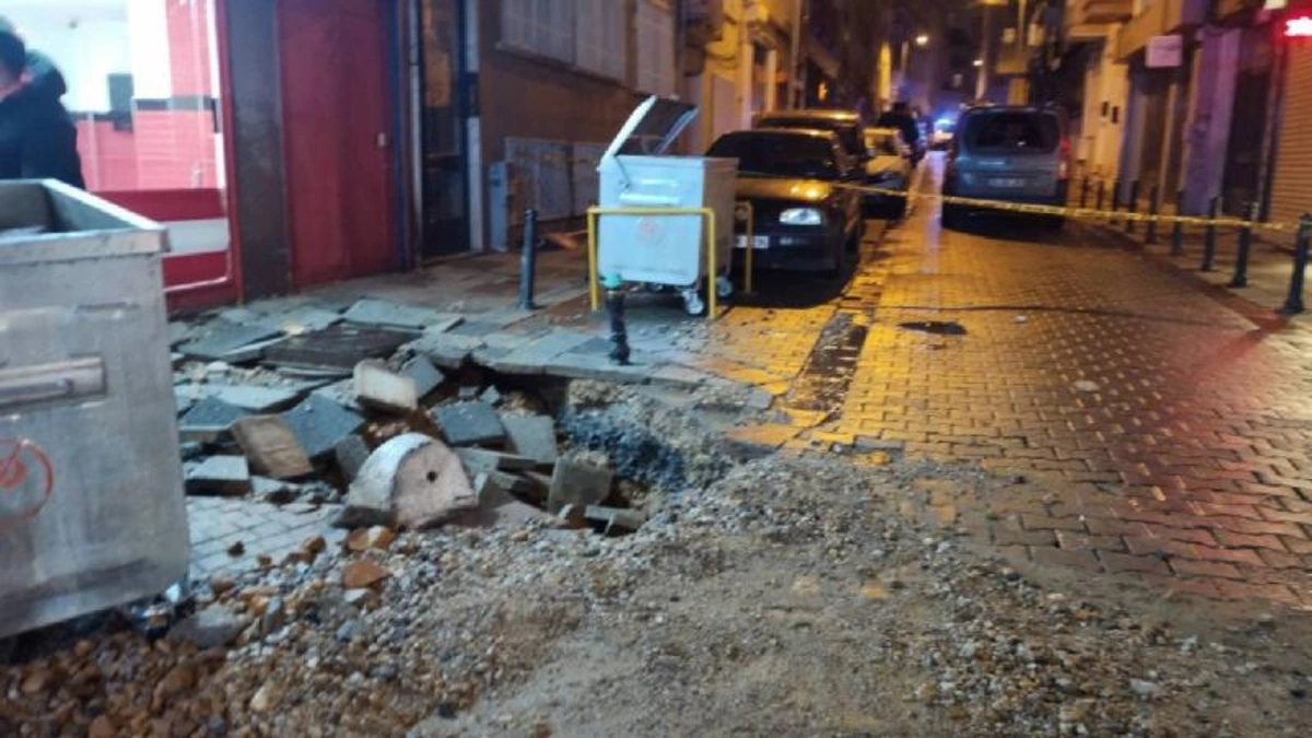 Kadıköy'de su patlaması: 5 katlı bina tahliye edildi