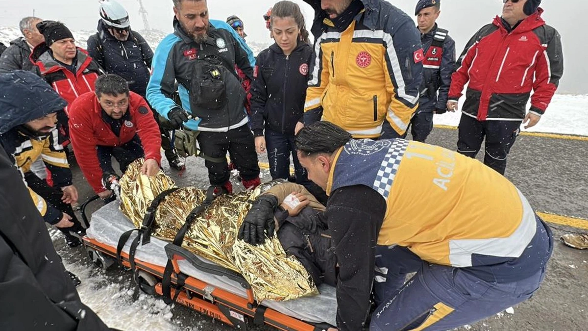 Aksaray'da nefes kesen kurtarma: Dağcı 3 bin metrede fenalaştı