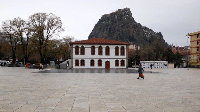 Afyonkarahisar'da okullar tatil edildi, ancak kar yağmadı