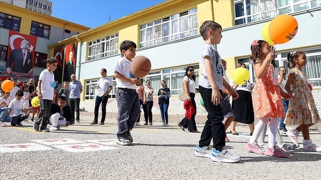 1 Ocak 2025 okullar tatil mi?