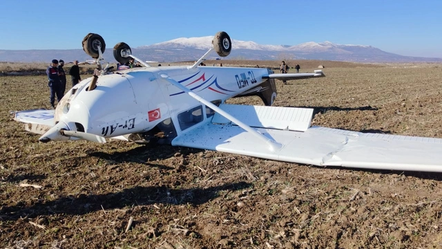 Eğitim uçağı Denizli'ye zorunlu iniş yaptı: Pilot yaralı