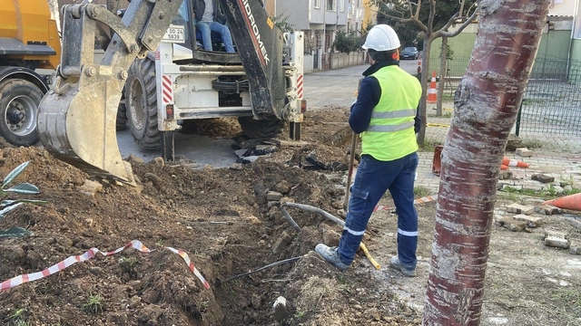 Kocaeli'de iş makinesi doğal gaz hattını deldi: Mahalle ayağa kalktı