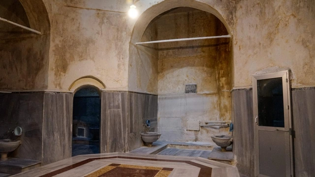 Bakıda yerləşən qədim hamam baxımsız vəziyyətdədir