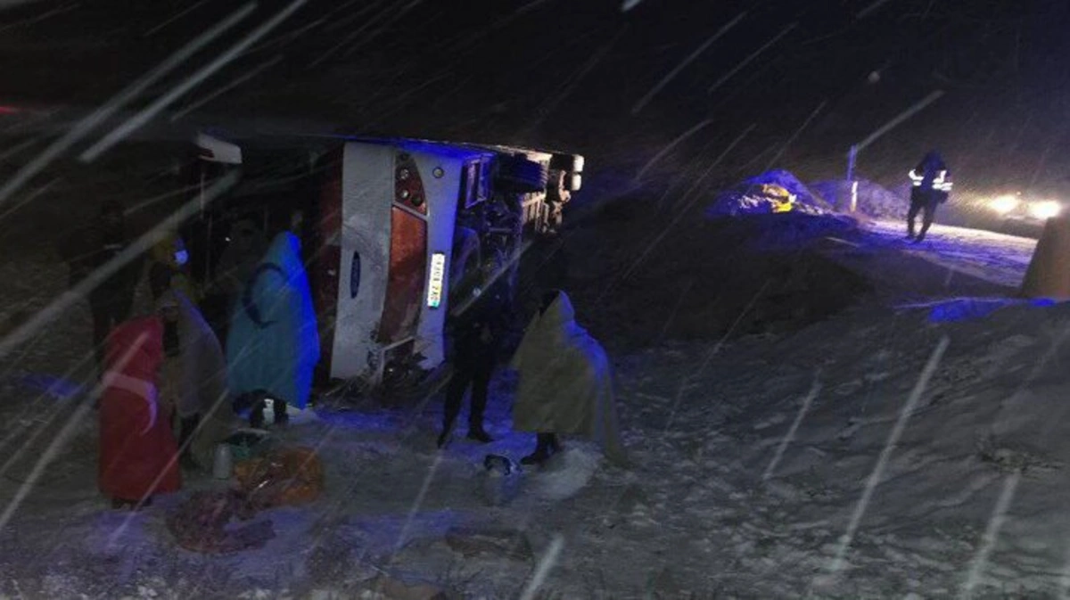 İranda avtobus qəzası: Azı 16 yaralı