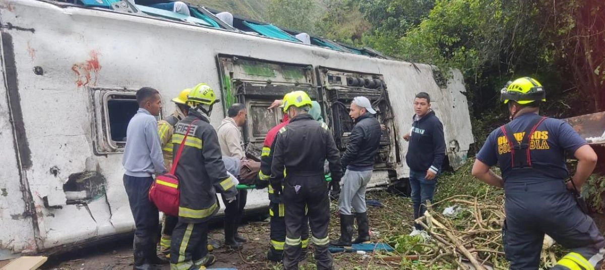 Kolumbiyada avtobus uçurumdan aşdı: 13 nəfər öldü