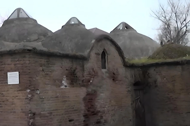 В Астаринском районе исторический памятник находится в запустении