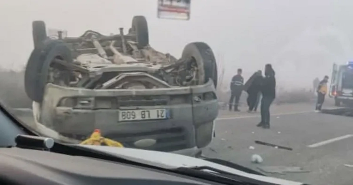 Batman'da buzlanma kazası: Minibüs takla attı, 1 ölü, 1 yaralı