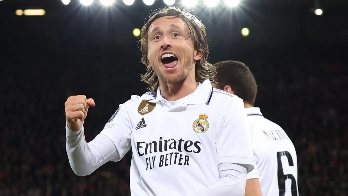 Luka Modric efsanevi futbolcunun rekorunu yeniledi