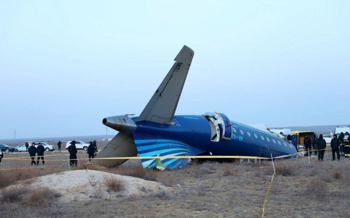 В Казахстане участвовавшие в спасении пассажиров самолета AZAL получили госнаграды