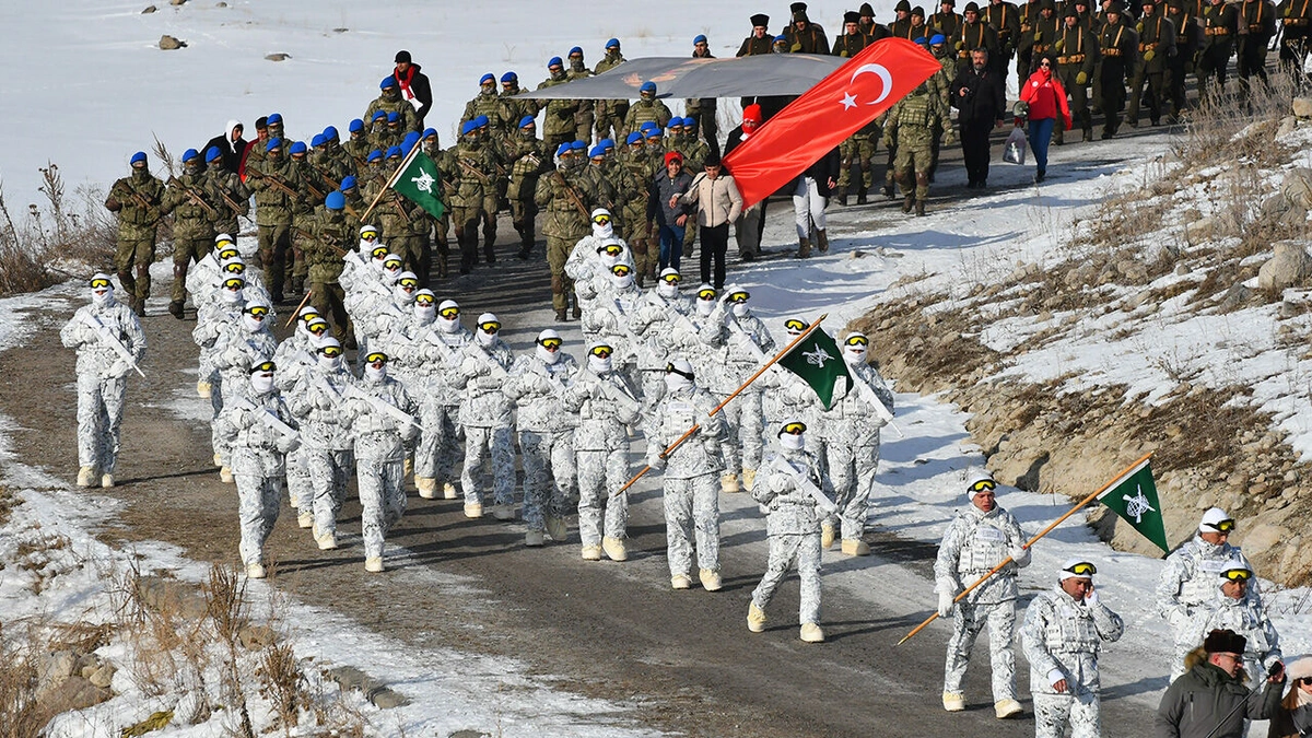 -15 derecede Sarıkamış şehitleri için yürüdüler