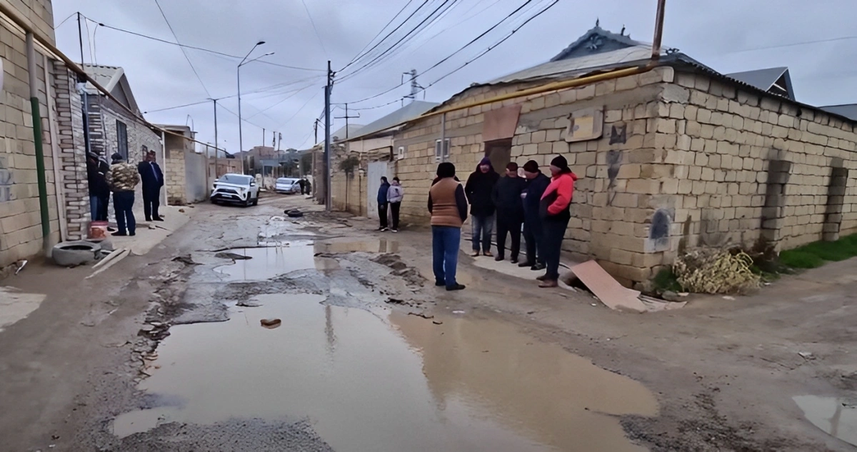 Masazırda kanalizasiya xətti partladı: Yeni çəkilən yol sıradan çıxdı