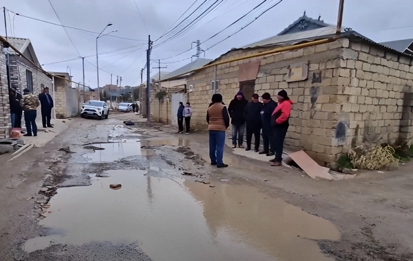 Masazırda kanalizasiya xətti partladı: Yeni çəkilən yol sıradan çıxdı