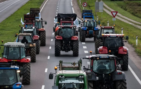 Fransa'da çiftçiler ayaklandı, komşu ülkelere giden yollar kapatıldı