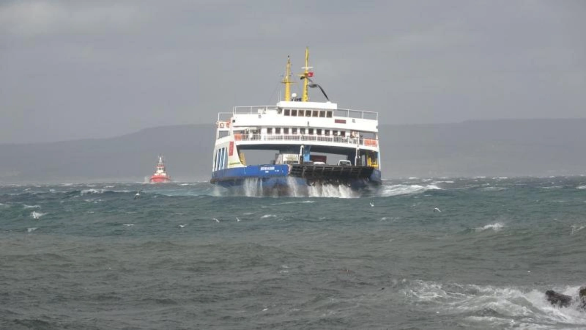 Çanakkale'de fırtına alarmı: Feribot seferleri iptal