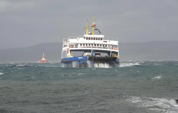 Çanakkale'de fırtına alarmı: Feribot seferleri iptal