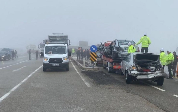 Kırşehir'de zincirleme trafik kazası: 3 ölü, 18 yaralı