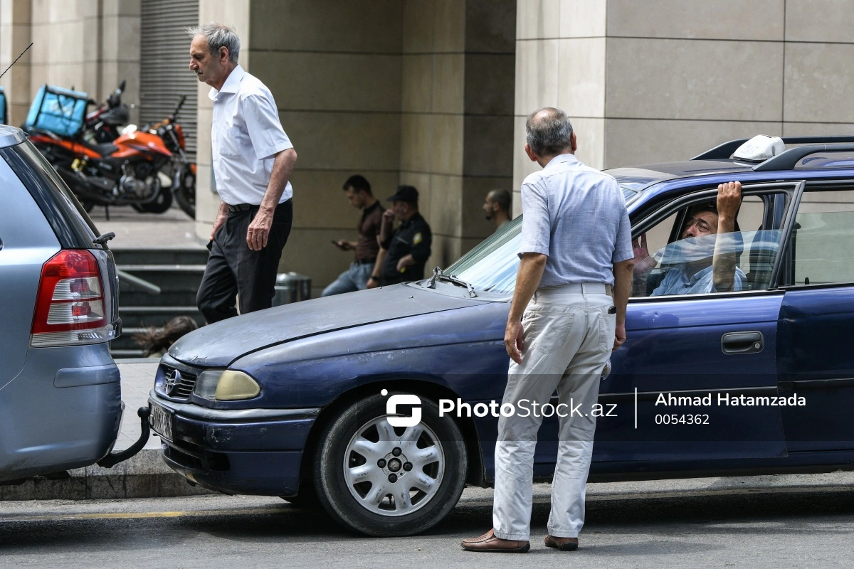 Azərbaycanda fəaliyyət göstərən taksi operatorlarının sayı açıqlandı