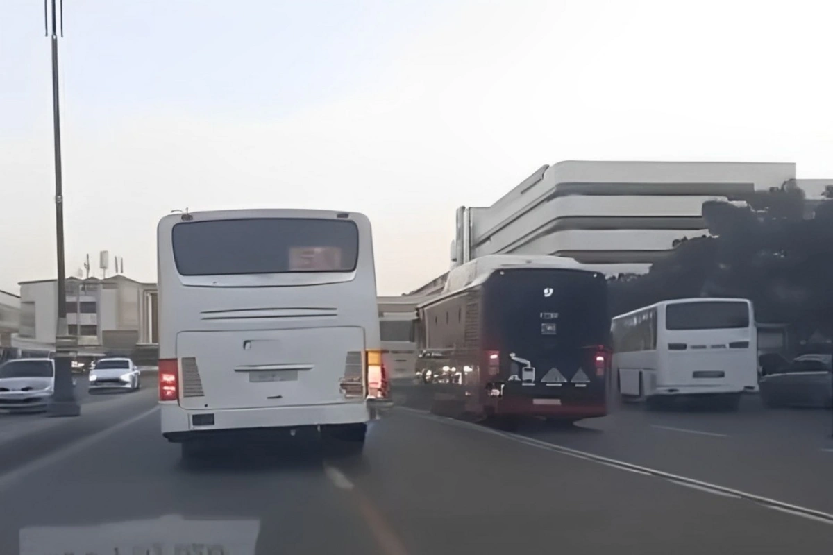 Avtobus sürücülərinin dayanacaqda yaratdığı VƏZİYYƏT