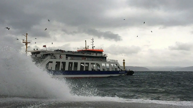 Güney Marmara'da fırtına alarmı: Feribot seferleri iptal edildi