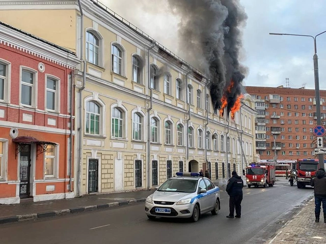 В России загорелось здание военного госпиталя