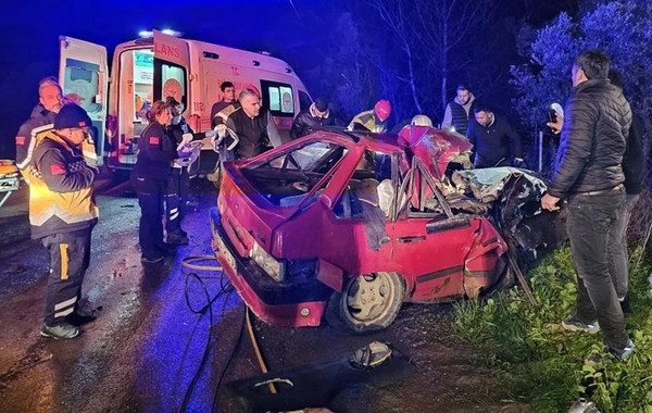 Bursa'da tır-otomobil çarpışması: 1 kişi hayatını kaybetti, 3 yaralı var