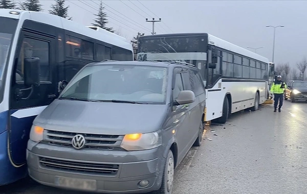 Ankara'da zincirleme trafik kazasında 31 kişi yaralandı