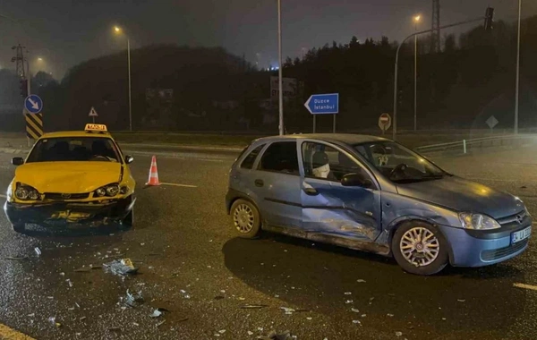 Bolu'da feci kaza: İki otomobil çarpıştı, 3 yaralı var