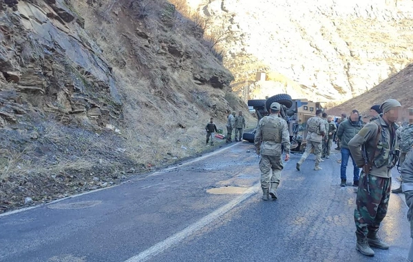 Şırnak'ta askeri araç buzlanma nedeniyle devrildi: 2 yaralı