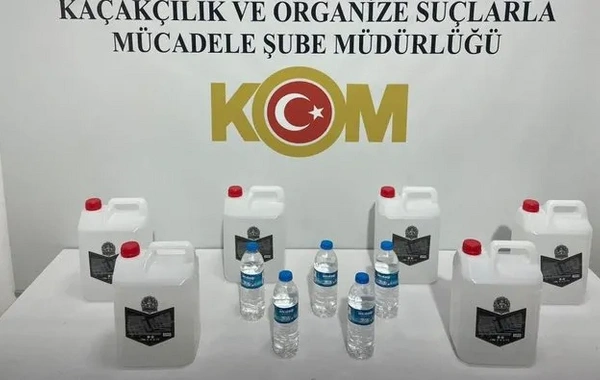 Samsun'da kaçak alkol operasyonu: 30 litre etil alkol ve sahte içki ele geçirildi