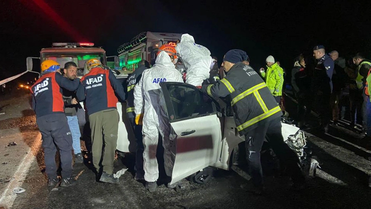 Niğde'de feci kaza: 2 ölü, 1 ağır yaralı