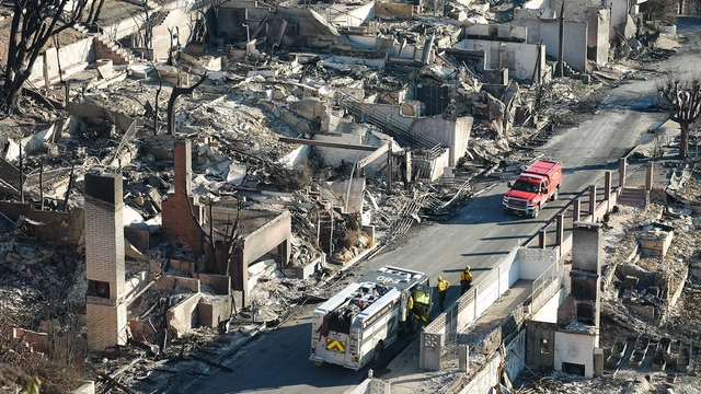 Los Angeles yangını söndürülemedi: Ölü Sayısı 27'ye yükseldi