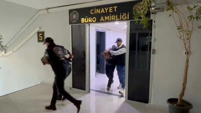 İzmir'de korkunç cinayet girişimi: Sevgilisi ve annesini pompalı tüfekle vurdu