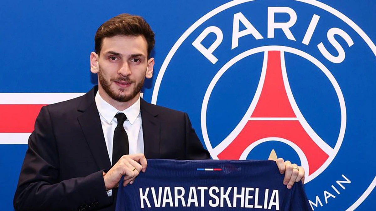 PSG, futbol dünyasını sarsan transfere imza attı: Kvaratskhelia artık Paris'te