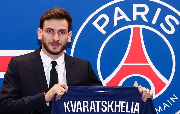 PSG, futbol dünyasını sarsan transfere imza attı: Kvaratskhelia artık Paris'te