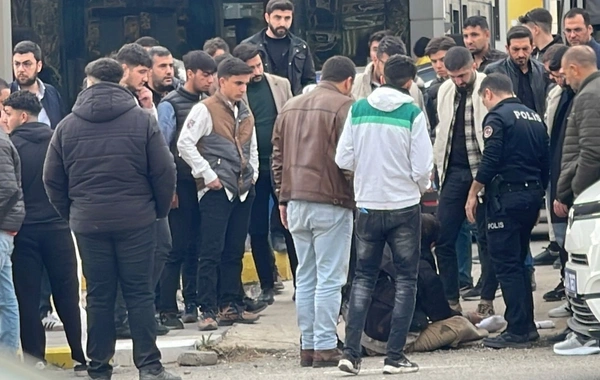 Şanlıurfa'da bıçaklı tehdit: Mahalleli saldırganı dövdü