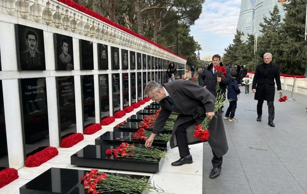 Almanya Büyükelçisi 20 Ocak katliamı kurbanlarını andı