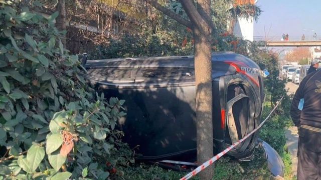 Esenler'de otomobilin makas atarken çarptığı araç takla attı: 6 yaralı