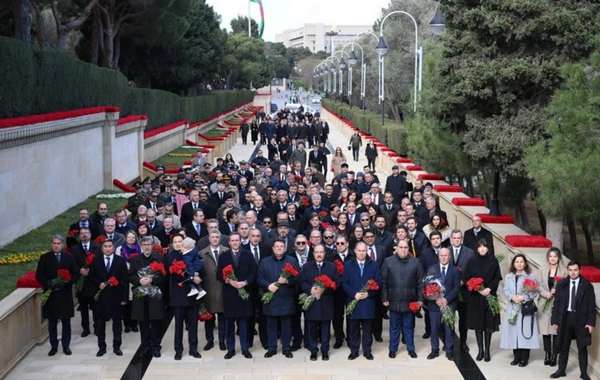 Diplomatik misyon temsilcileri Şehitler Hıyabanı'nı ziyaret ettiler