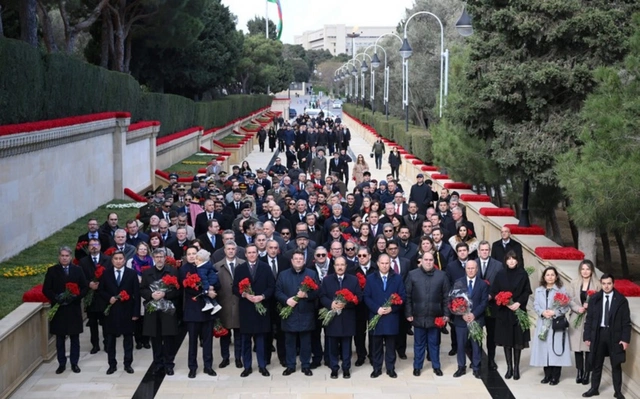 Diplomatik misyon temsilcileri Şehitler Hıyabanı'nı ziyaret ettiler